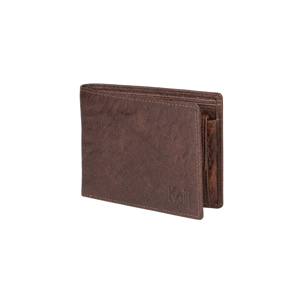 K10603BB | Men's wallet in genuine full-grain leather, Volanata. Dark Brown color. Pocket p/coins. Size when closed: 12.5 x 9.3 x 1 cm. Packaging: hard bottom/cover Gift Box